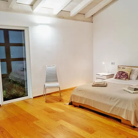 Couette-café Wooden House *