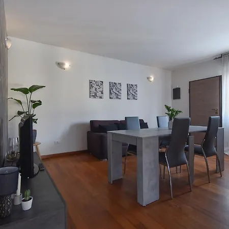 By The Hills Apartment *