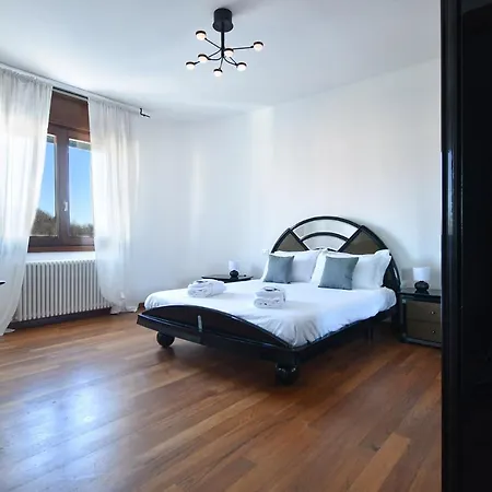 Apartment By The Hills
