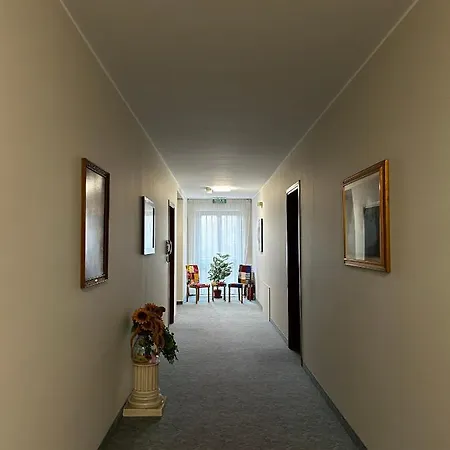 Rey's Hotel