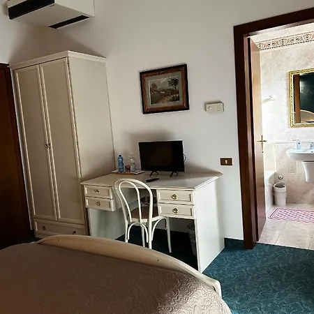 Rey's Hotel 3*