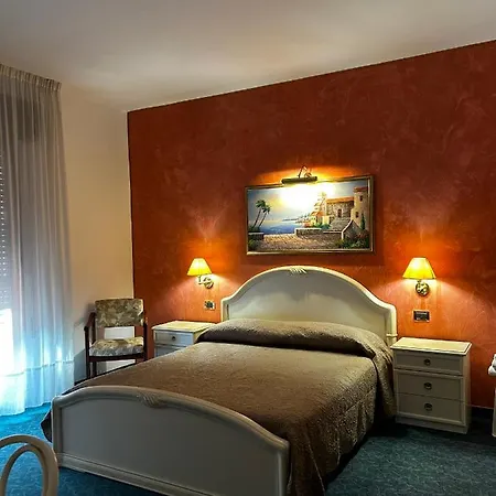 Rey's Hotel 3*
