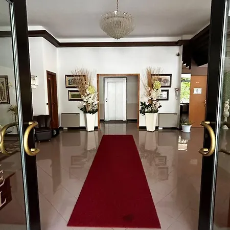 Rey's Hotel
